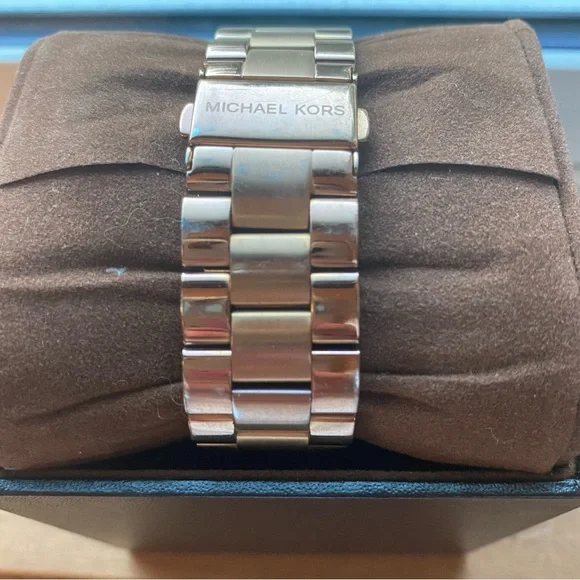 Michael Kors Watch - Picture 4 of 5